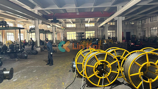 Ningbo Lingkai Electric Power Equipment Co., Ltd. spedisce funi d'acciaio di alta qualità in Malesia per la tesatura e la trazione dei conduttori