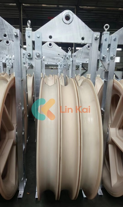 Pulegge conduttrici in nylon a tre ruote spedite al sito del progetto Xinjiang in Cina
